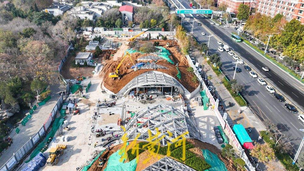 地铁出入口披绿装 融入济南城市公园绿肺