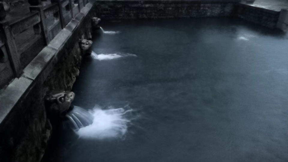 济南大雨倾盆护城河水量激增，护城河提前放空从容应对