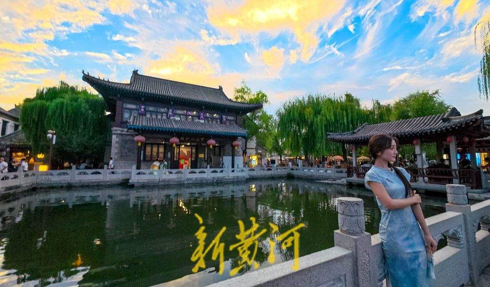 雨后凉爽天气上线，泉映夕阳洒金醉晚霞