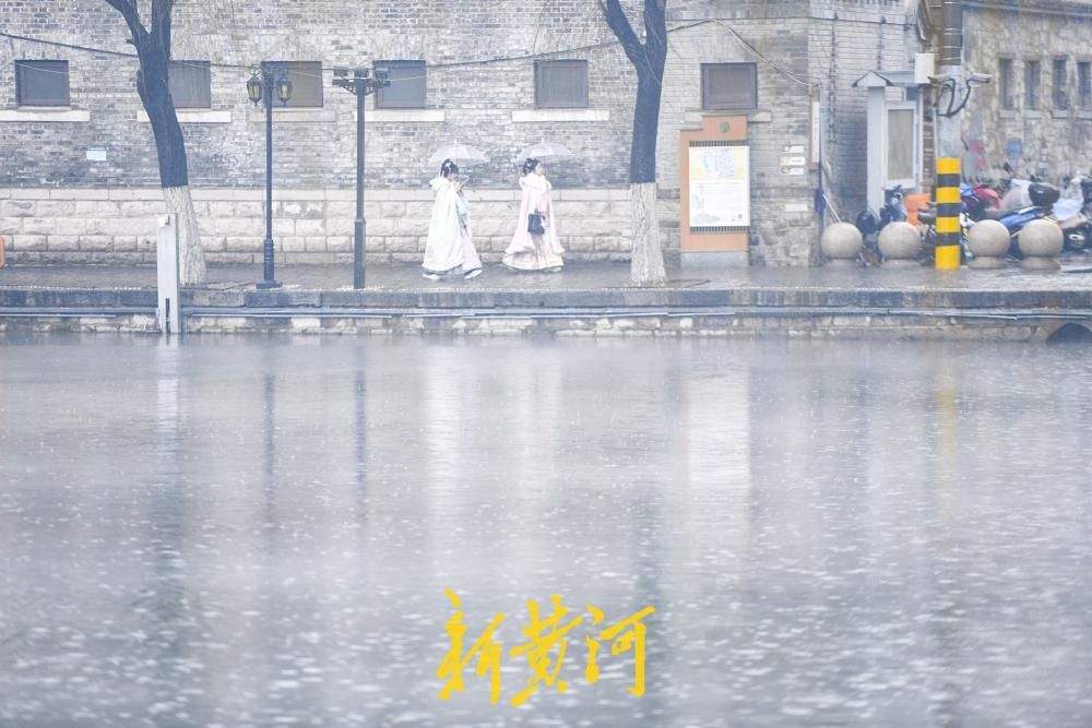 春雨润泉城 百花洲呈现“云雾润蒸”美景