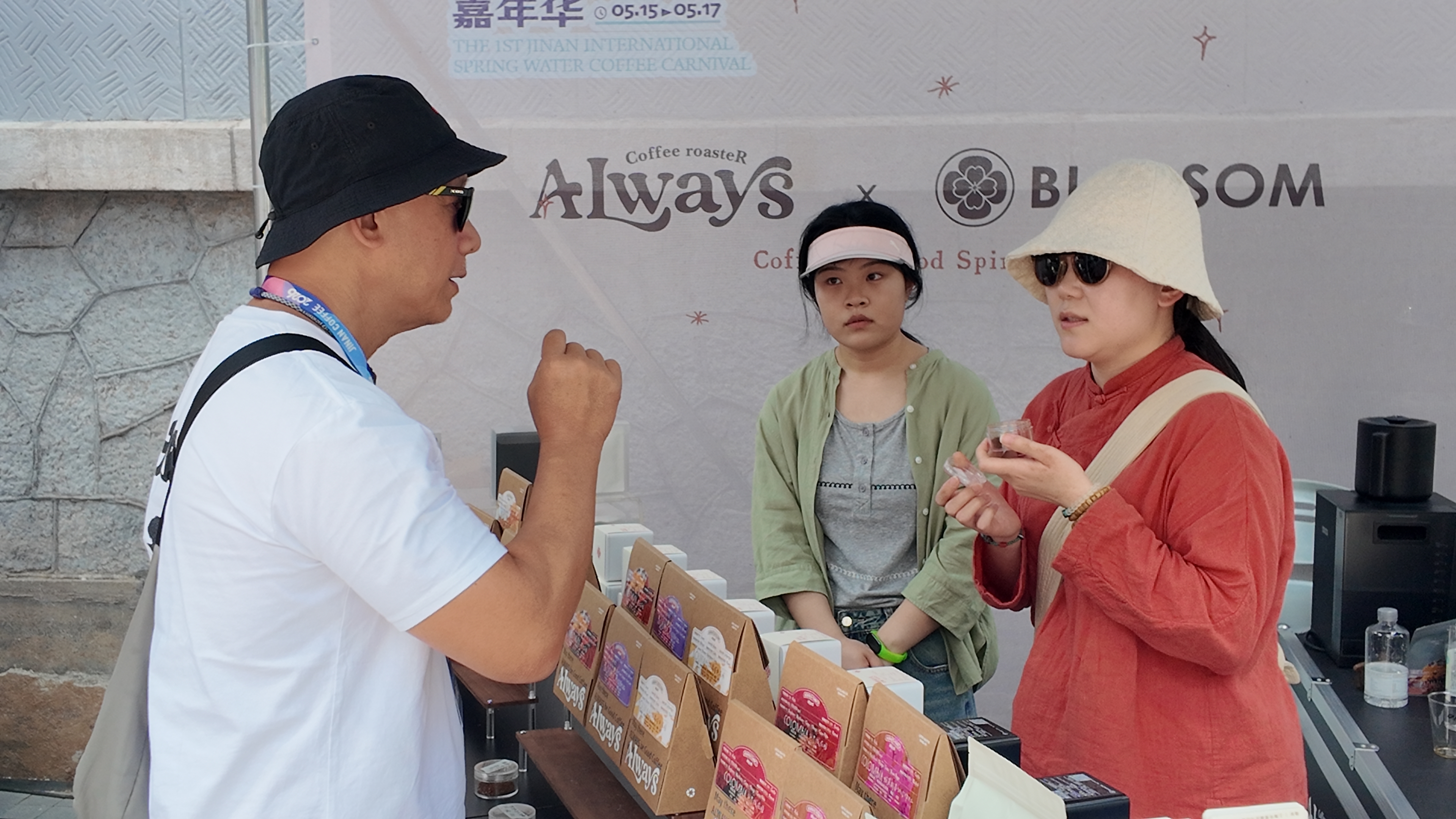 民生民声丨从汉堡咖啡到手串萌宠，垂直市集点亮街巷烟火——行走在市集，“逛”出济南新潮流！