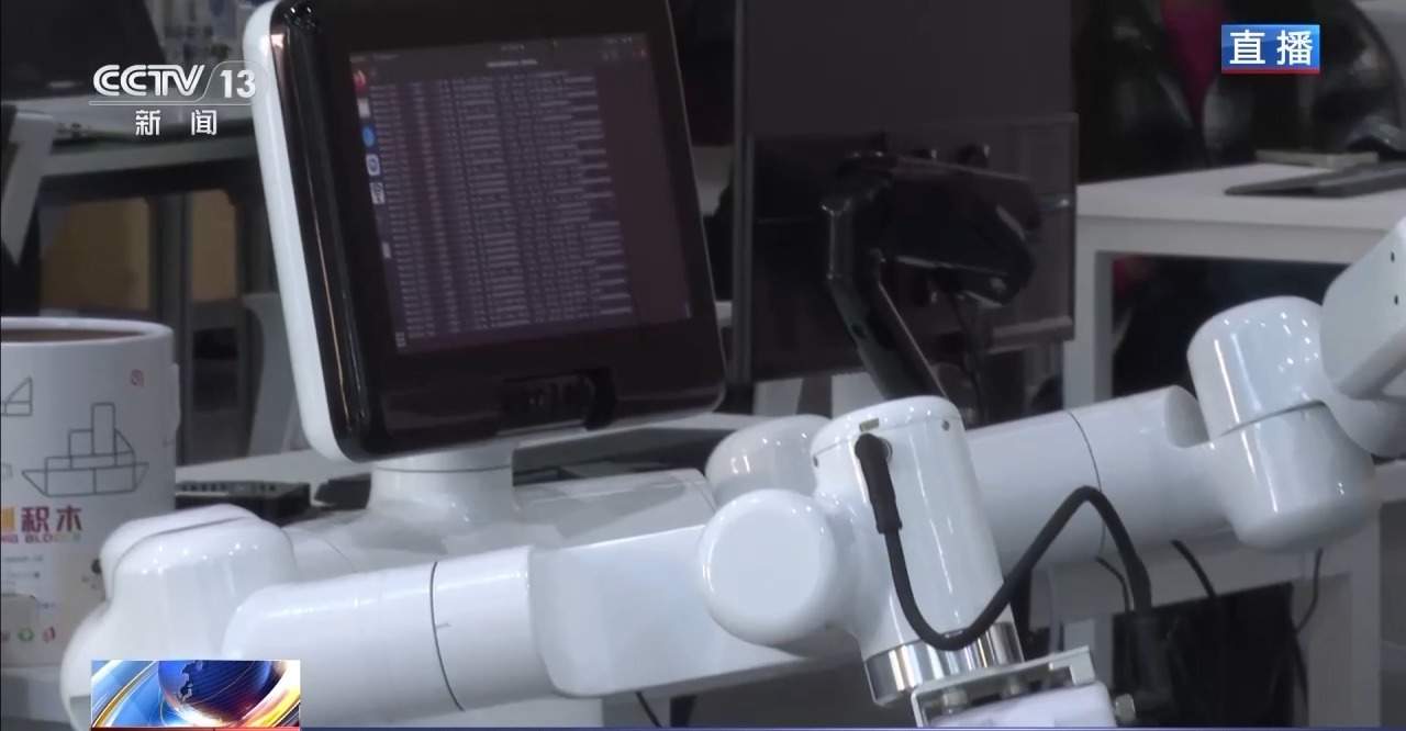 机器人学习使用咖啡机？具身智能解锁无限可能