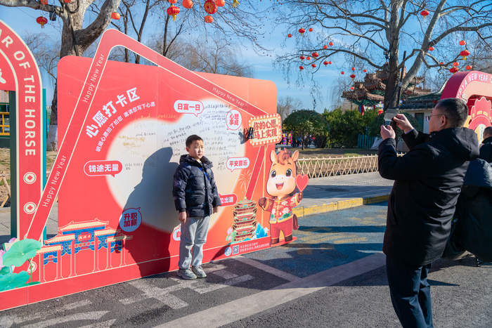 泉城年味新地标！正月初一到初六，明湖市集承包济南人的新春快乐