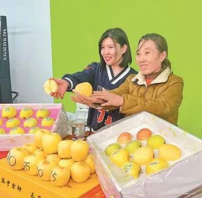 烟台大姨用英语卖苹果,火了!