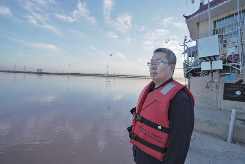 生在黄河边，长在黄河边 在黄河水文队伍里干了40年 我守着黄河，黄河也守着我
