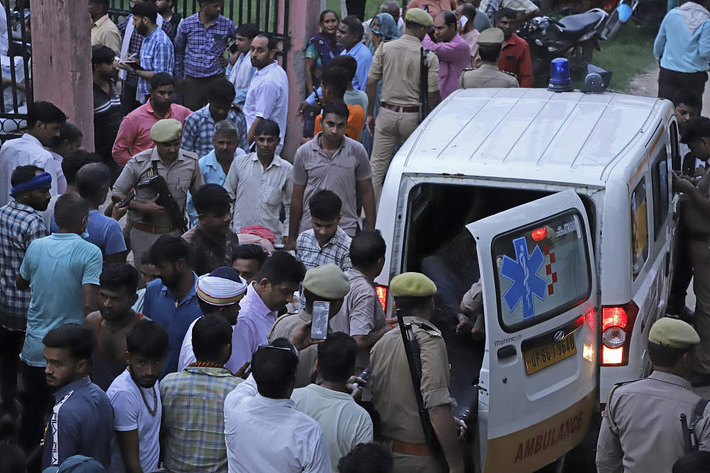 印度踩踏事故已致123人死亡 6名相关责任人被捕