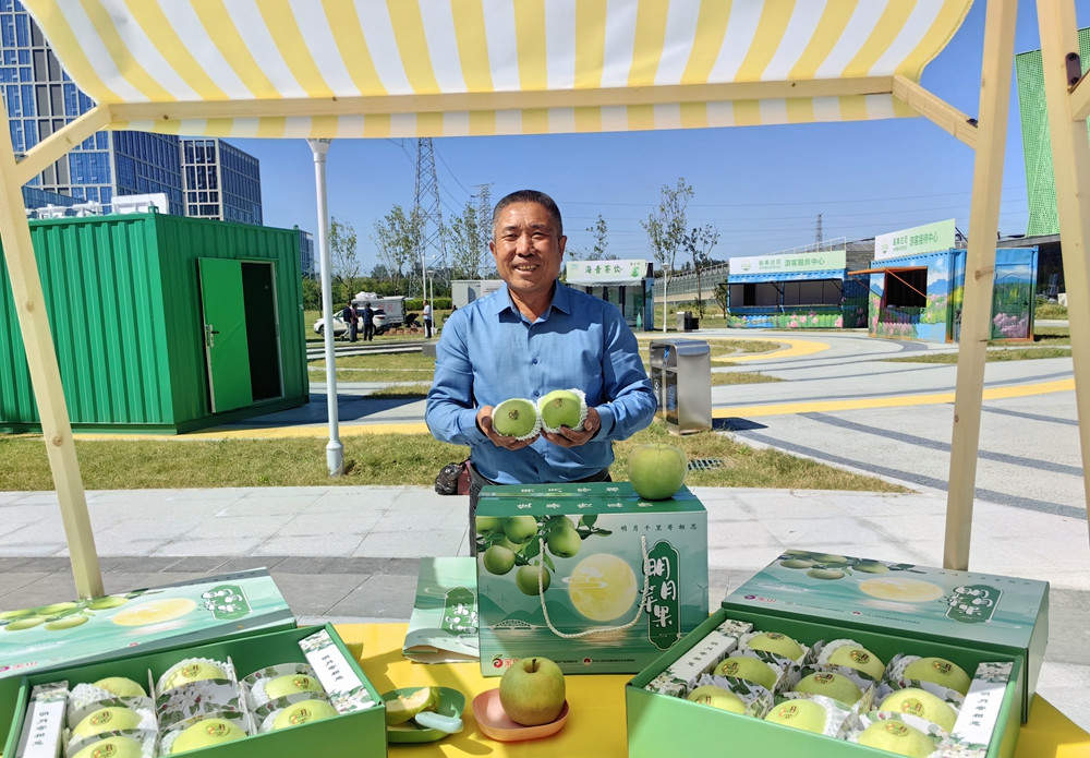 青岛西海岸新区全国第二批农村综合性改革试点试验成果闪耀西海岸新区丰收节现场