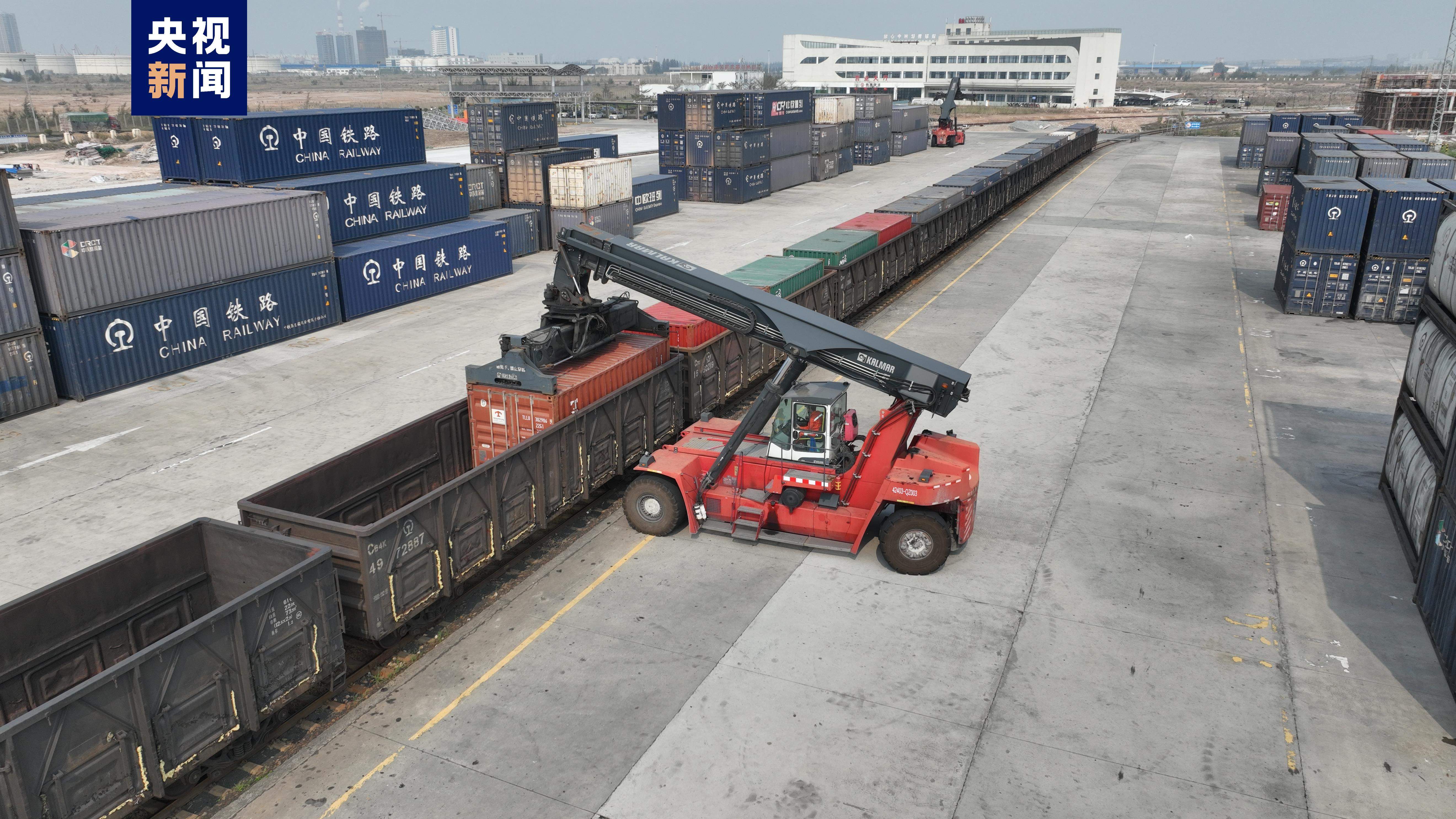 今年西部陆海新通道铁海联运班列已突破11万标箱