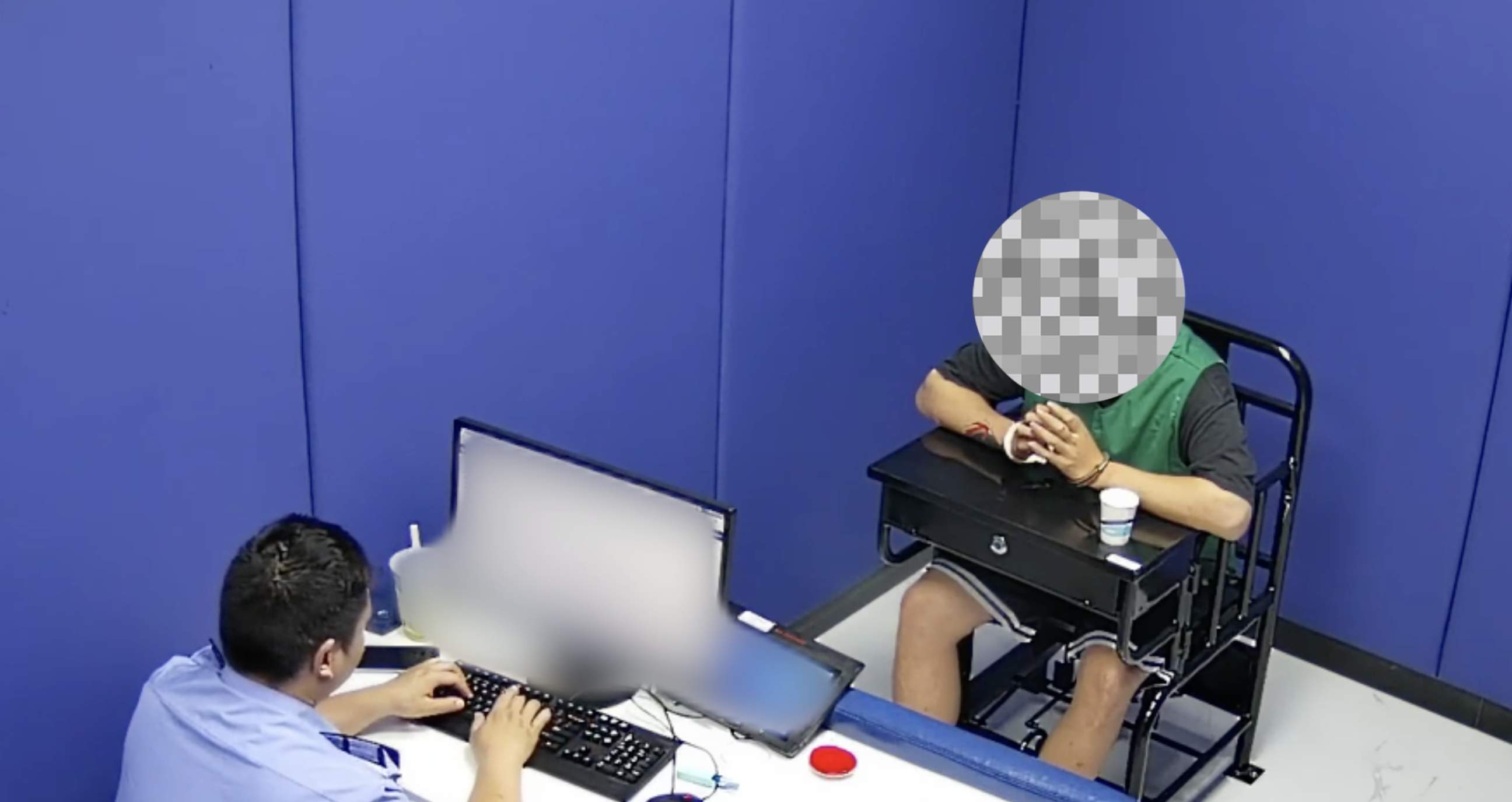 上海老伯街头“捡拾”LV名包，向失主索要5万元？警方：剧本，自媒体为流量虚假摆拍