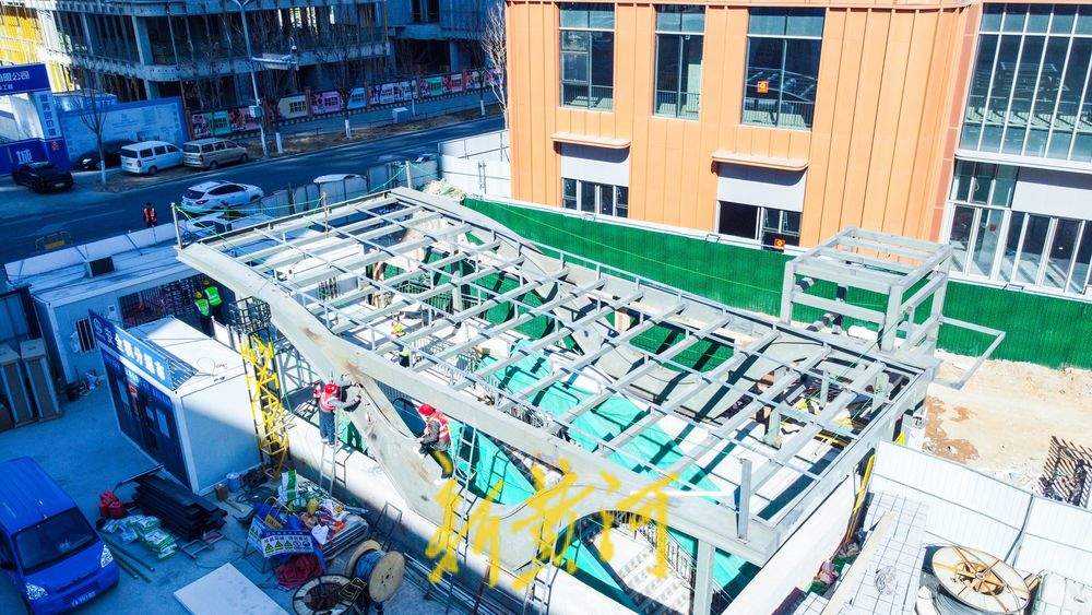 济南地铁6号线安成路站出口“露脸”，地下与地铁3号线相通