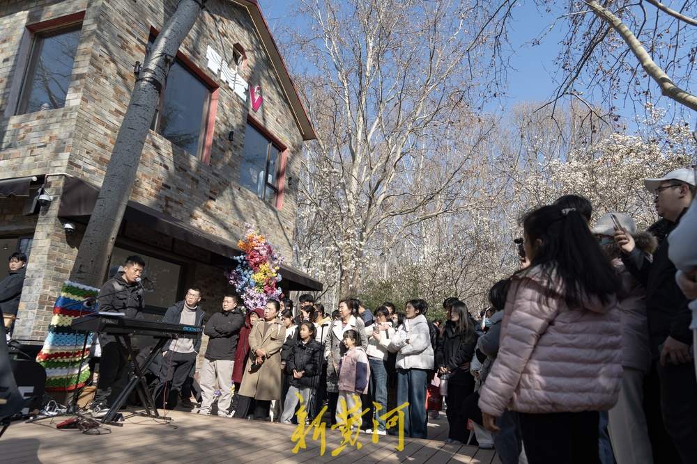 又见玉兰花开！济南百花公园赏花热 