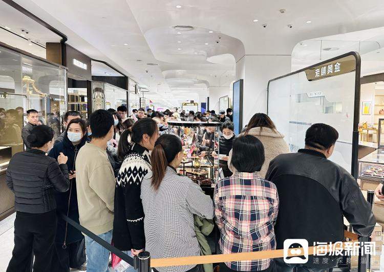 黄金消费“冰火”两重天:有人排队购金,有人止步观望