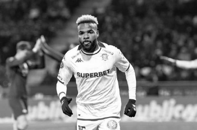 突发！中超外援坠楼身亡，警方已展开调查