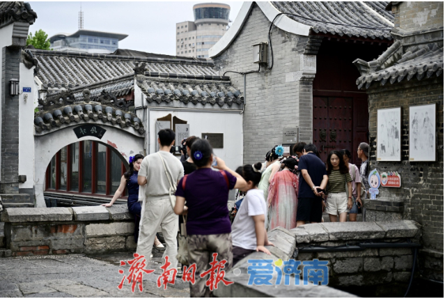 暑热渐退游人至 济南起凤桥打卡热度持续高涨