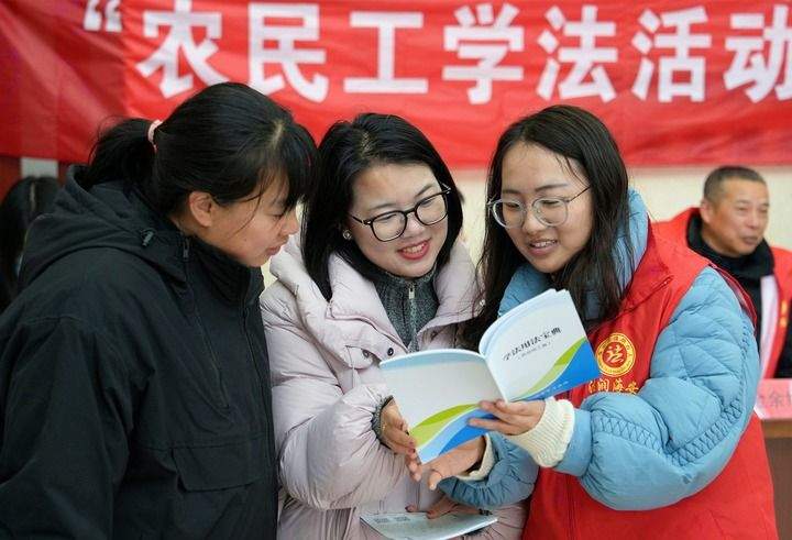 从全国两会看法治中国建设重大成就与崭新实践