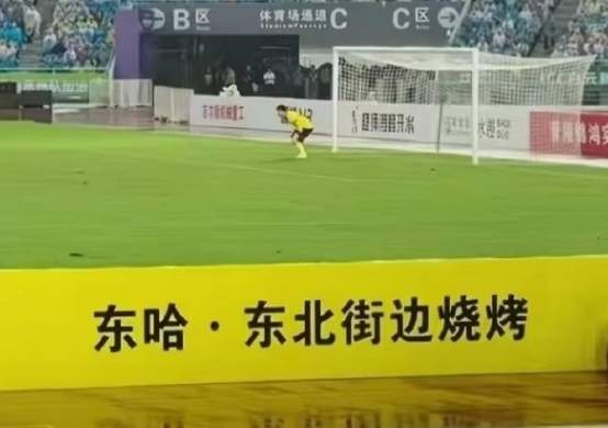 “苏超”现街边烧烤店赞助,一块广告牌背后的守信践诺