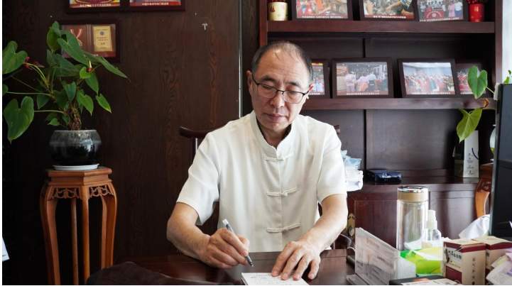 五十载杏林深耕,成都御德堂名中医王铤以精研疑难杂症守护蓉城健康