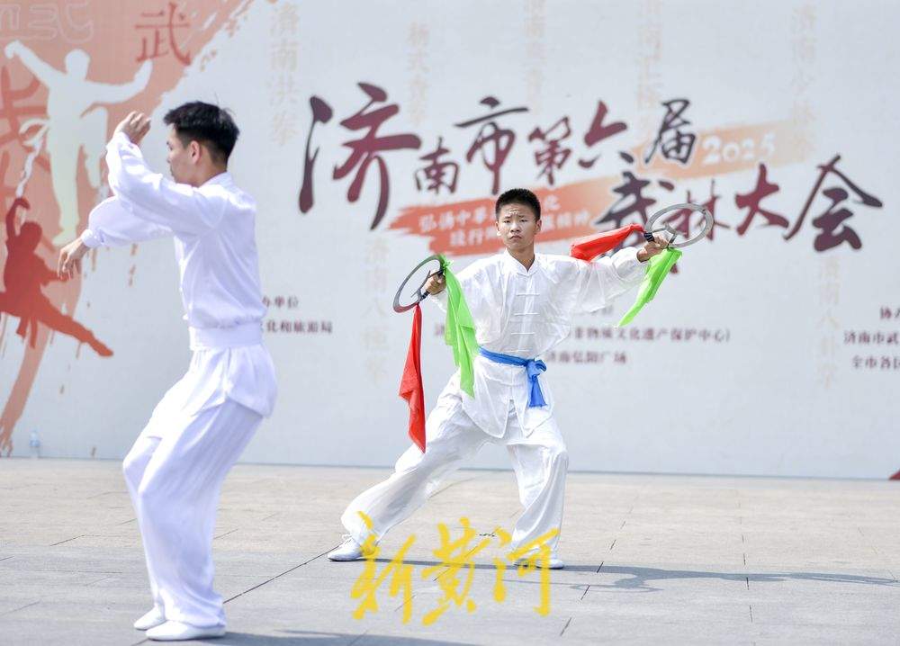 济南市第六届武林大会在弘阳广场举行，12项非遗体育同台显身手