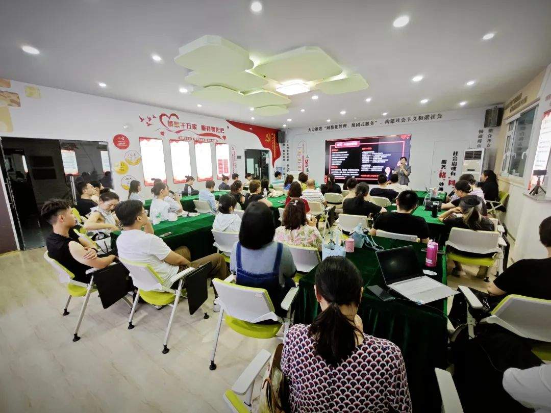 抢不上,根本抢不上!避暑+充电,山东夜校圈粉年轻人