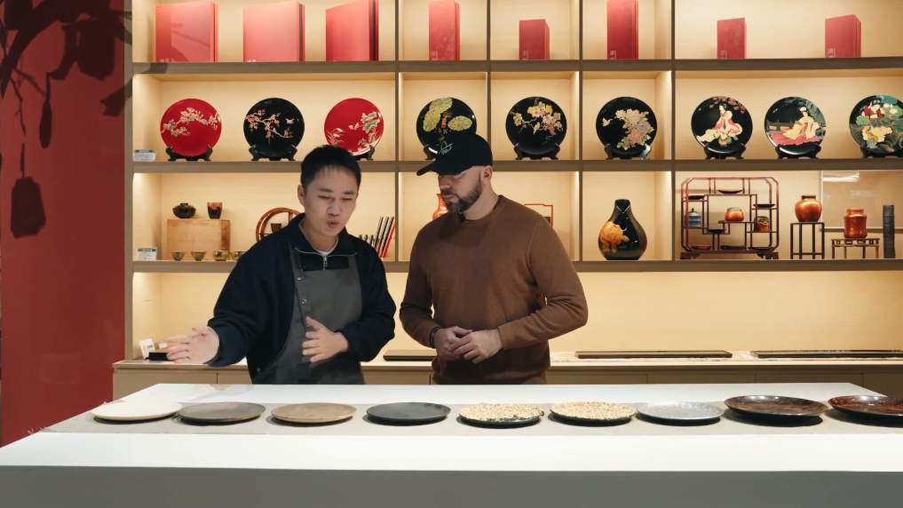 文化中国行｜外国友人解锁福州非遗密码：一漆凝匠心