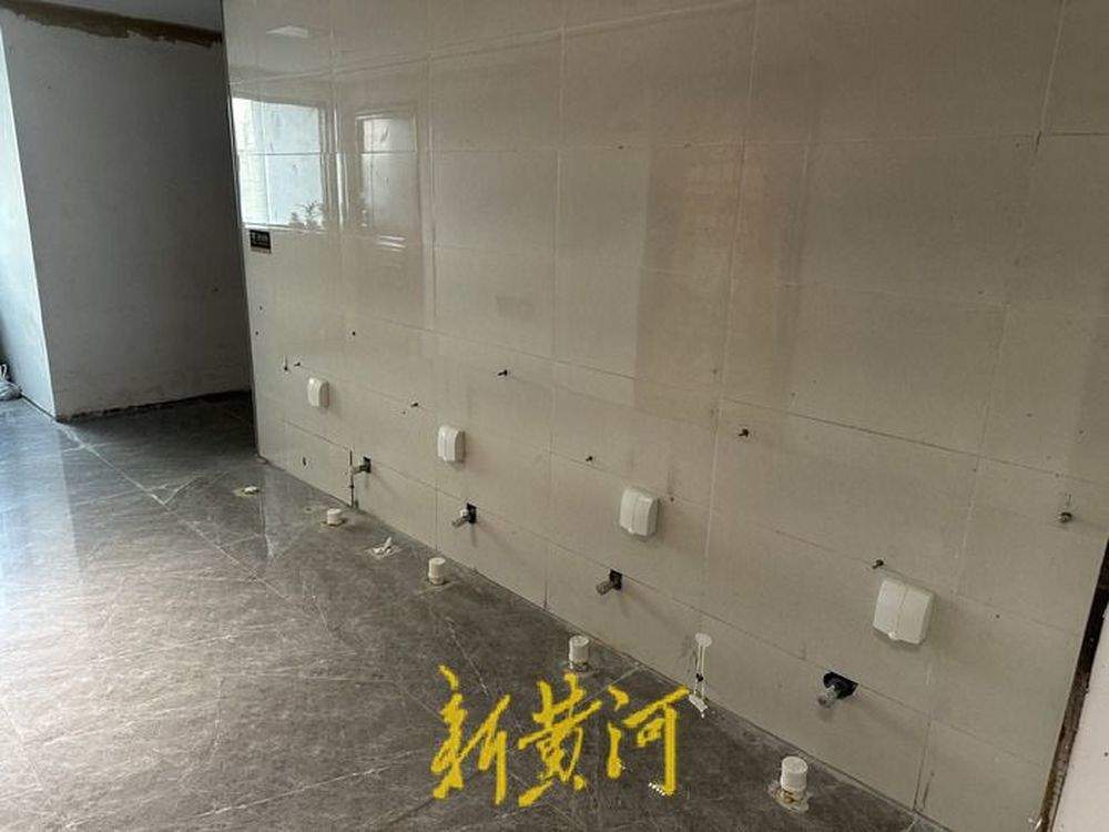 商住两用公寓楼公厕停用，有来访人员遇如厕难题，物业回应