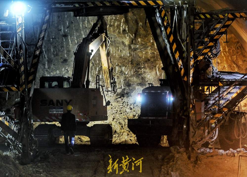 济枣铁路青铜山隧道进入正洞施工阶段,金象山隧道进洞