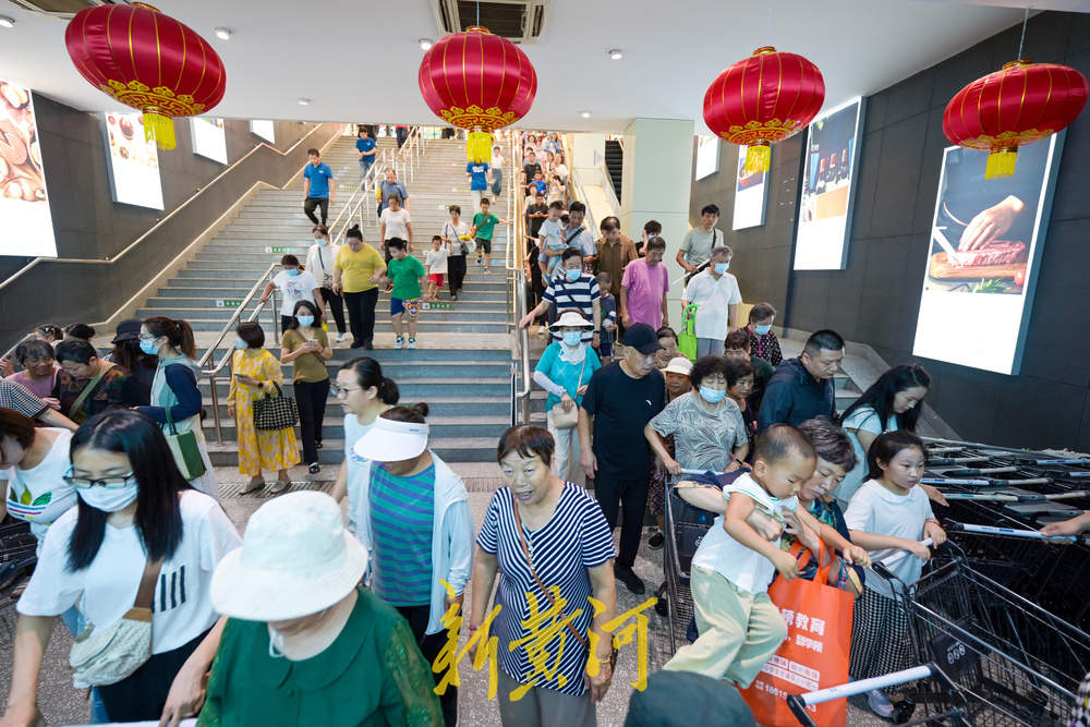 盒马鲜生印象济南店迎客首日 折扣多多现场火爆