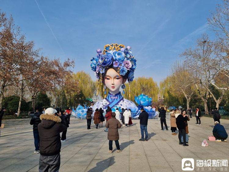 同款大明湖花灯“夏雨荷”簪花仿妆百十元 湖畔也兴起汉服热