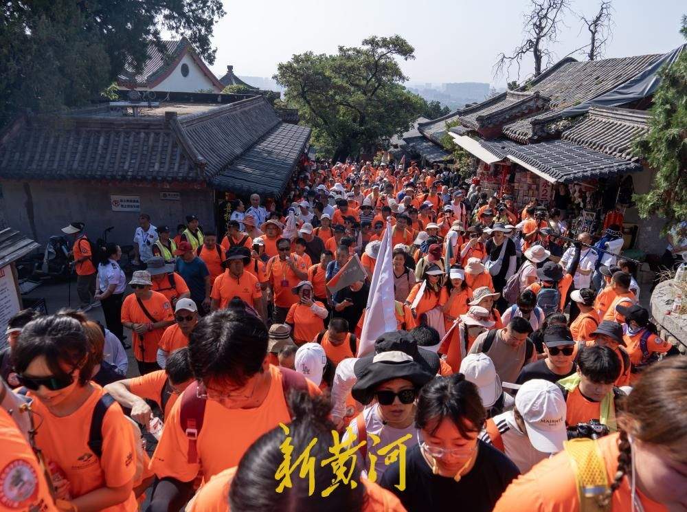 万名健儿勇攀岱宗！第40届泰山国际登山比赛火热开赛