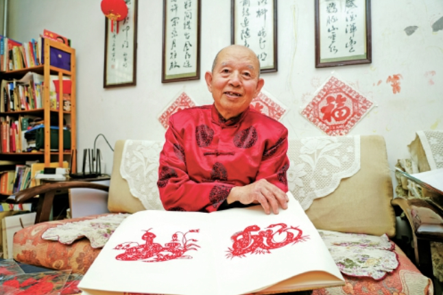 剪纸“牧马人”徐健 三百六十五幅“骏马”奔腾迎新春