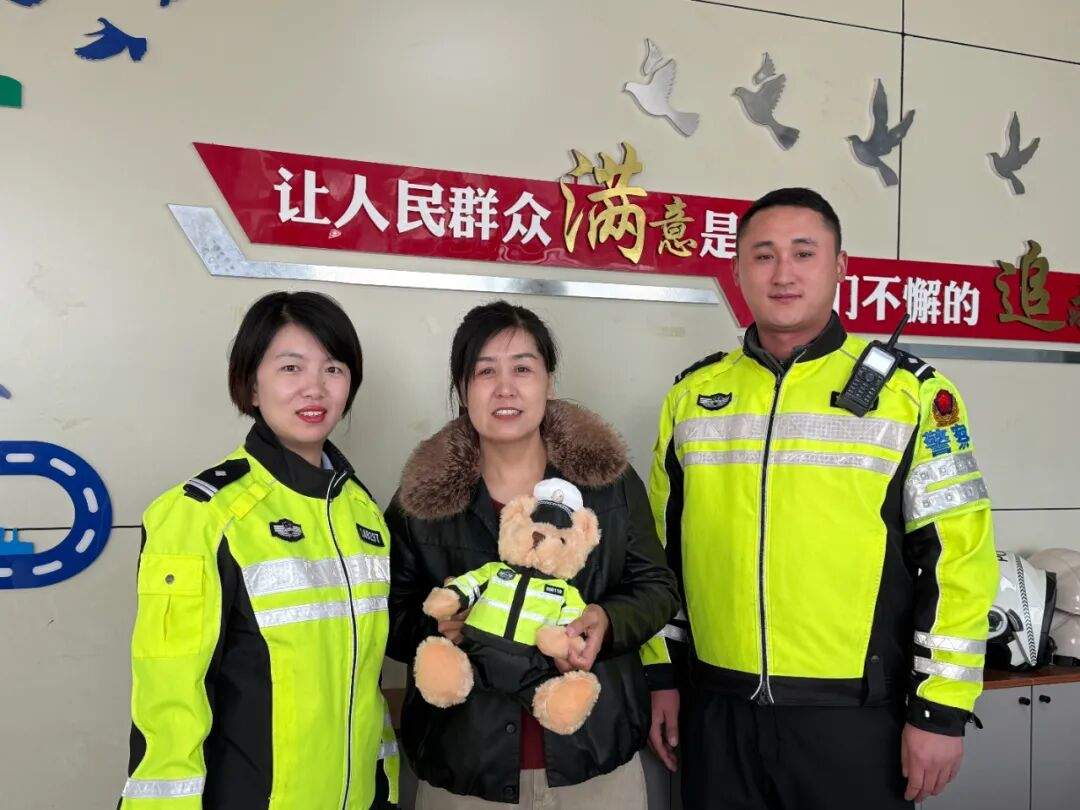 山东聊城“推车姐”，火了！央媒、网友纷纷点赞，当事人回应