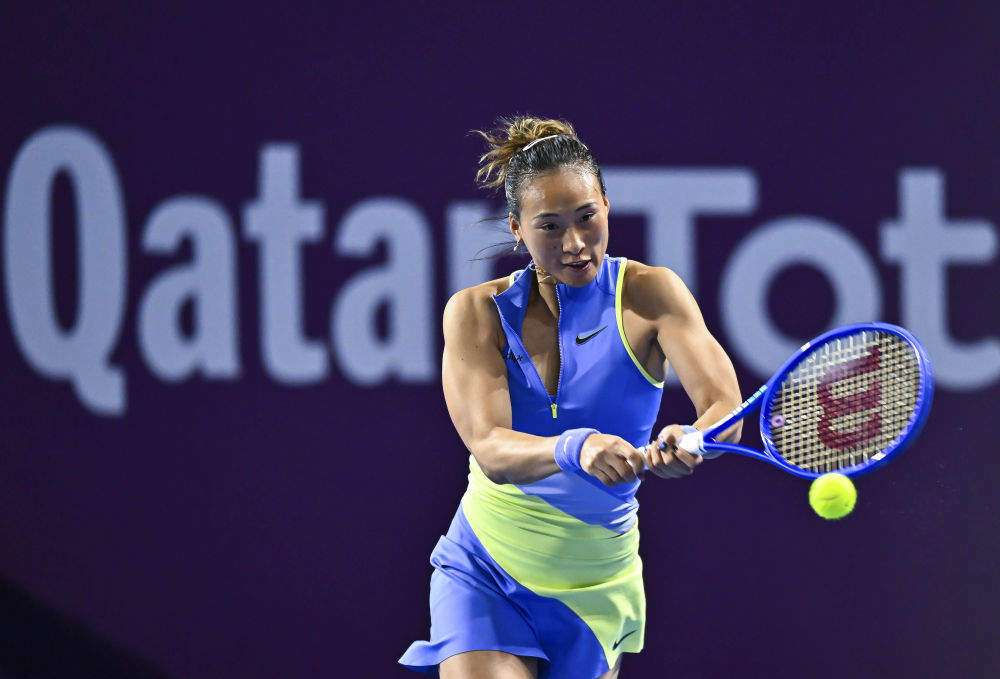 郑钦文鏖战近3小时晋级多哈站16强