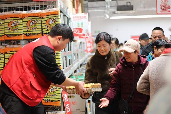干尧榴莲、鲜鸡蛋遭抢购 京东折扣超市宿豫店开业引爆全城