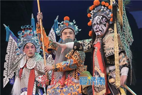 非遗莱芜梆子：台前戏腔燃 幕后匠心守