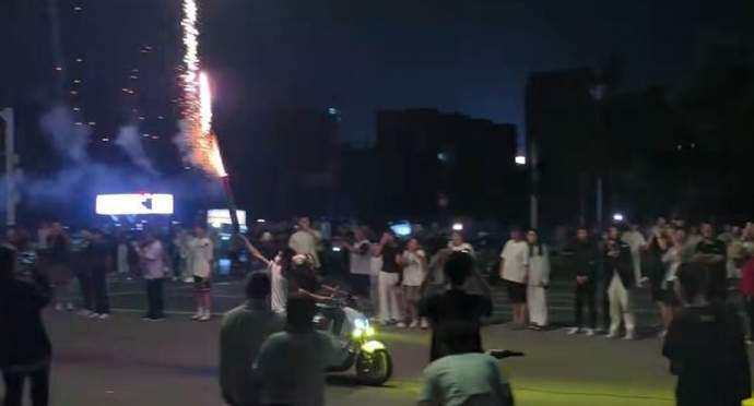 连续三天设卡 查扣近百辆车 记者夜探济南章丘公安围堵“鬼火少年”