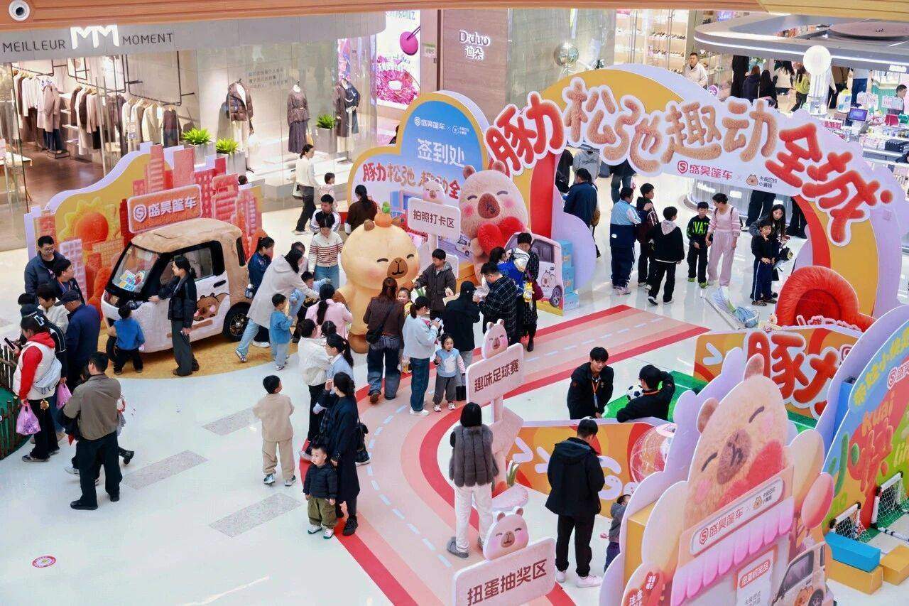 盛昊篷车点亮45城地标大屏 连续四年全国销量第一背后的系统化工程