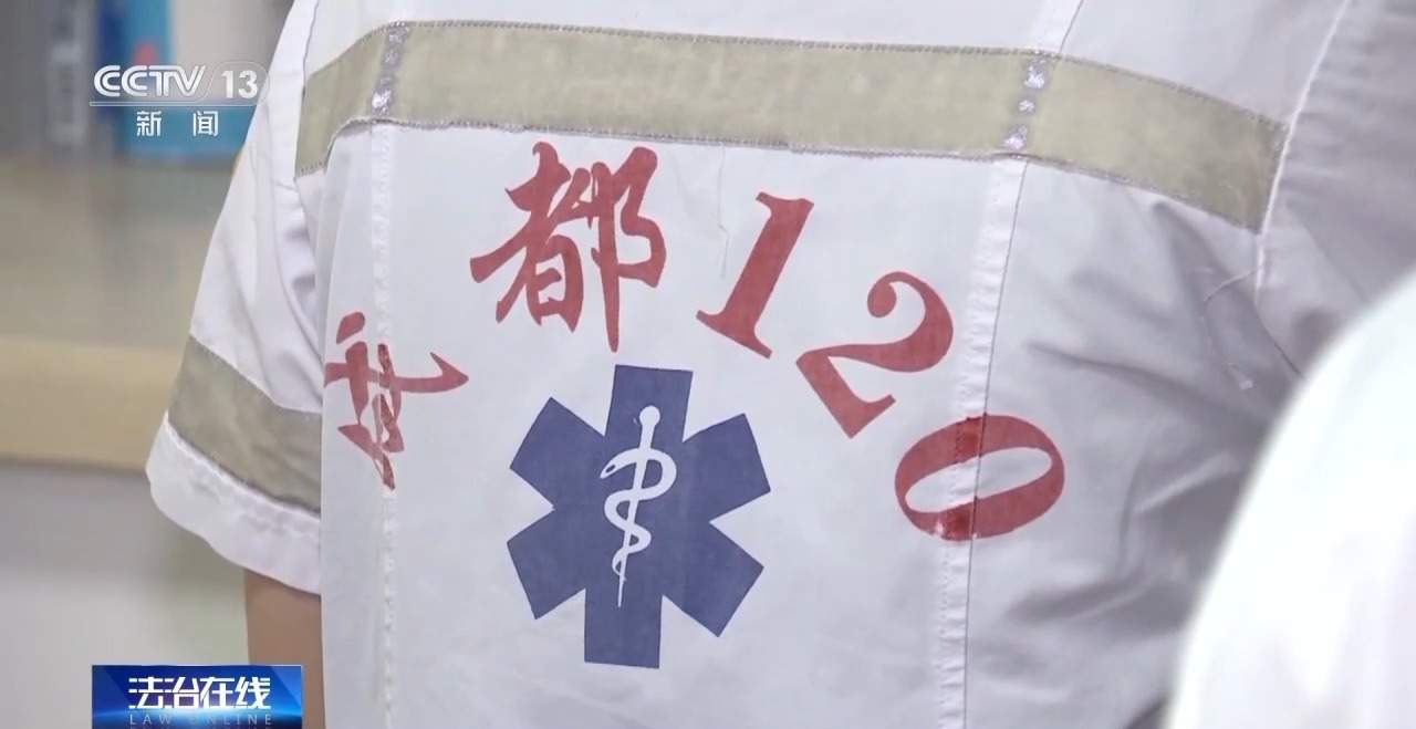 网购“血胶囊”制造“斗殴”场面 起底网络直播造假乱象