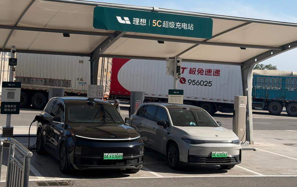 中国新能源汽车长途出行更加便利 “充电焦虑”渐行渐远