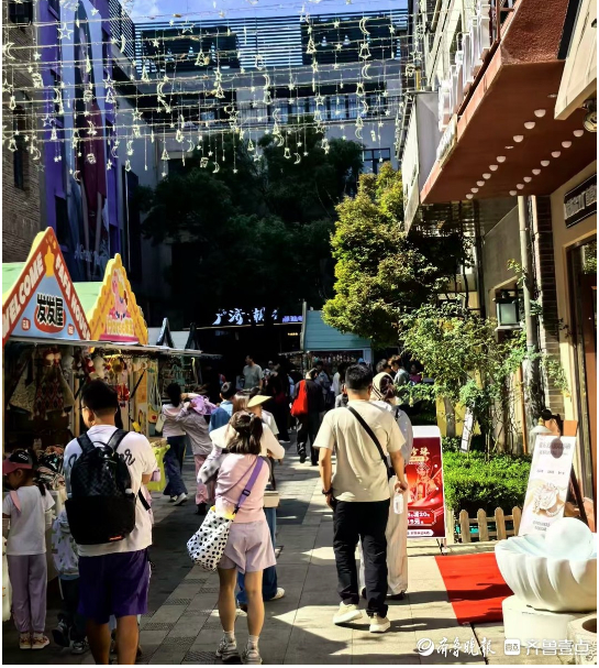 烟火赋新韵 外摆聚活力，济南多点发力激活城市消费新动能