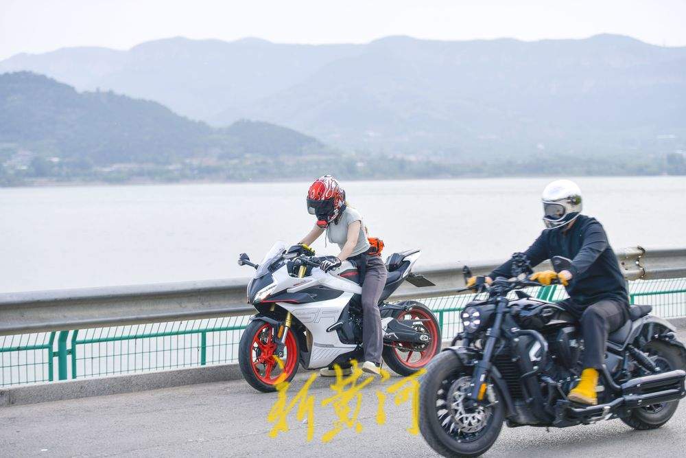 青山环绕碧水荡漾 水库治愈系美景引来打卡热