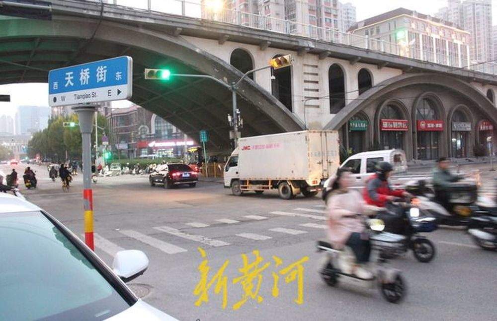 天桥区因它得名！百年纬二路跨铁路天桥：桥下商铺17日起开拆，进行为期210天维修改造