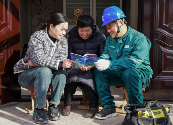 踏遍滩区路 点亮致富灯