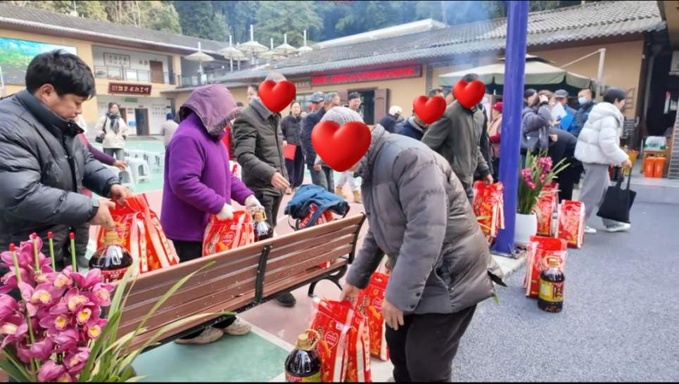 市县联动送温暖 爱心暖流涌蓉城——成都2025年寒冬送温暖活动