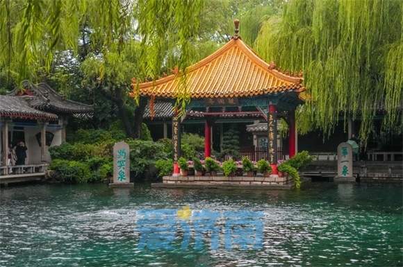 秋雨绵绵，泉水涌动