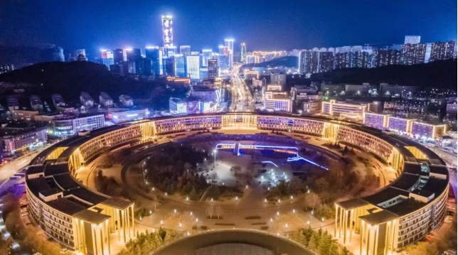 霓虹下的泉城烟火