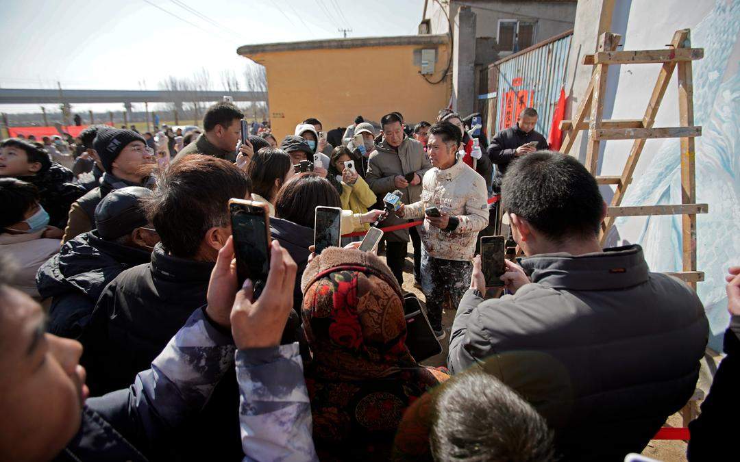 一幅画带火一个村！淄博沈家村迎来最热闹的春天