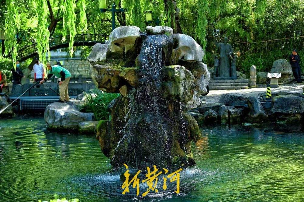 雨后泉涌势正盛，“月牙飞瀑”胜景持续在线9个月