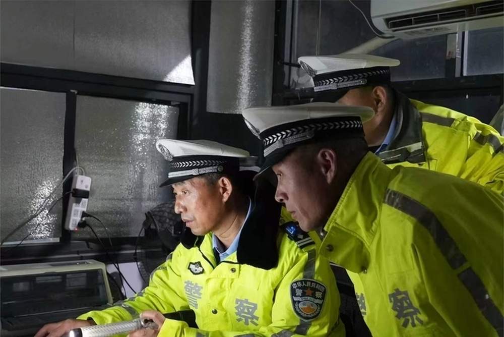 山东道路交通违法集中整治专项行动查获68辆严重超载大货车，含18辆“百吨王”