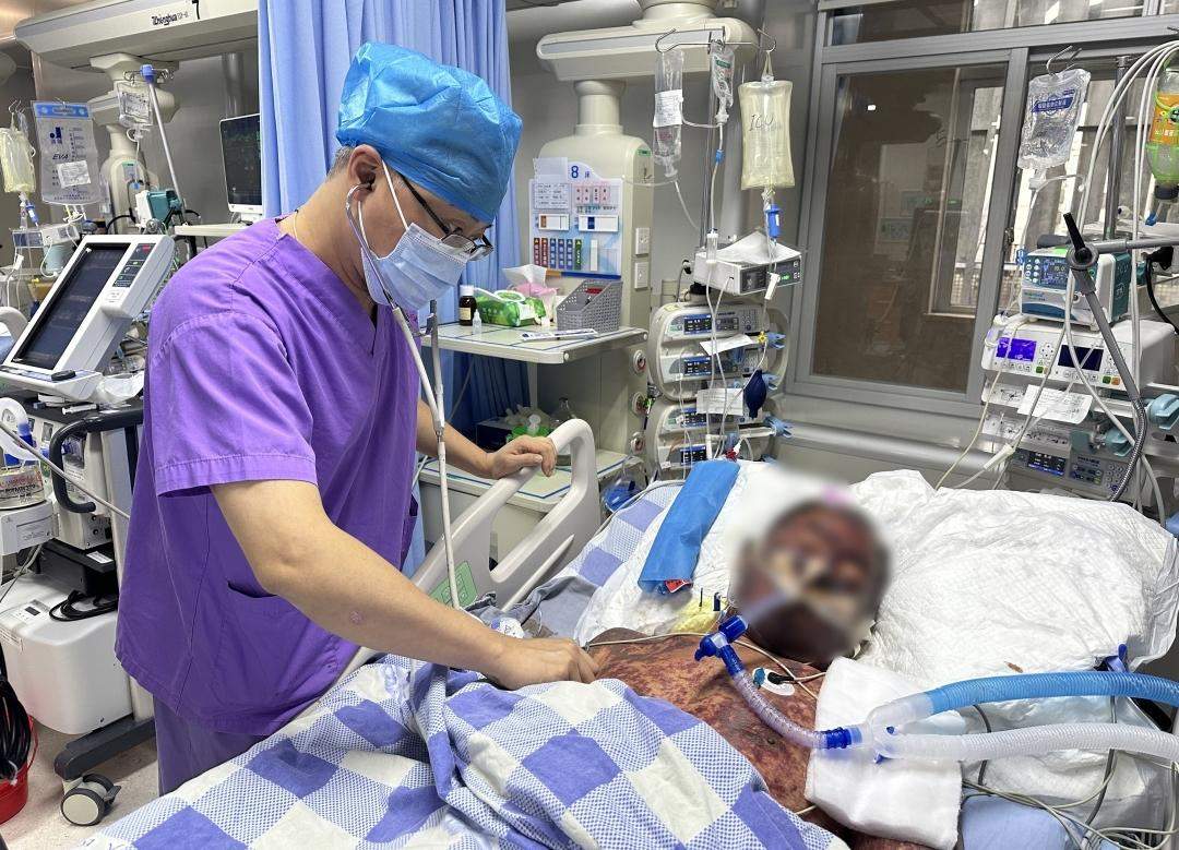 男子带伤切猪肉感染猪链球菌长满瘀斑 以为是吃坏了东西拉肚子