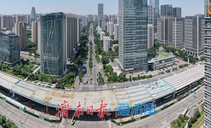 济南凤凰黄河大桥南延工程首跨跨路钢箱梁已顺利安装